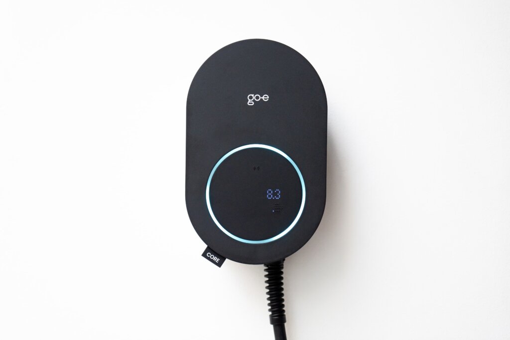Sähköauton latausasema go-e Charger CORE 11/22kW, 4G/WiFi, Pörssisähkö, Aurinkosähkö, Kuormanhallinta, 6m Type2-kaapeli läheltä